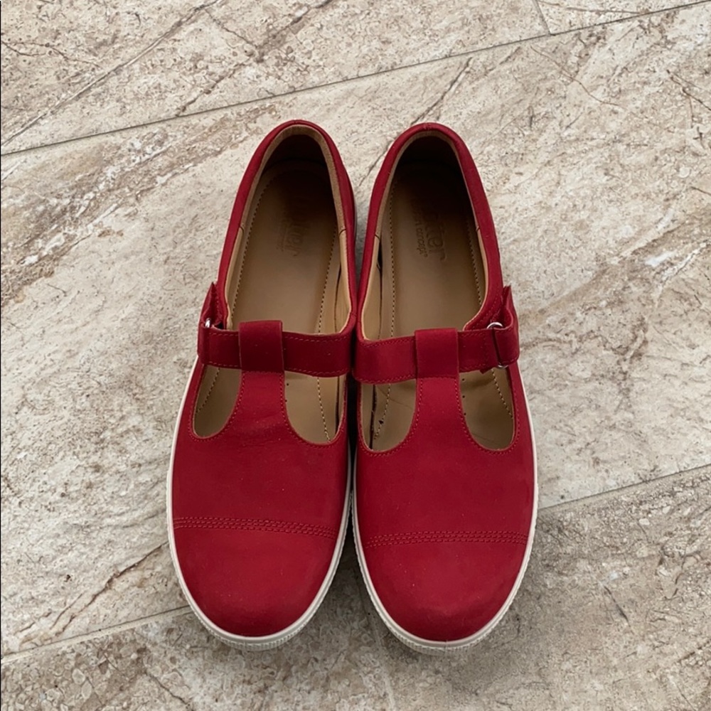 Women’s shoes size 11 NEW